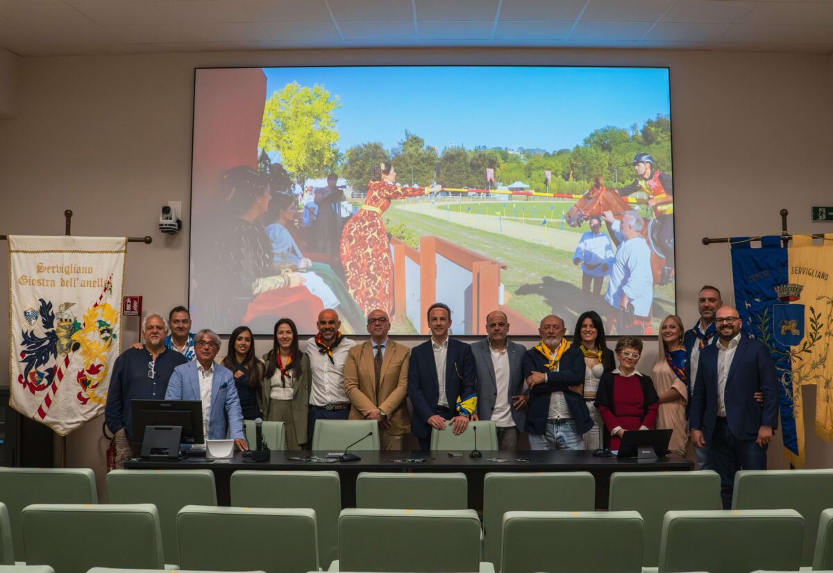 Tutti i protagonisti del Torneo Cavalleresco presenti alla conferenza stampa