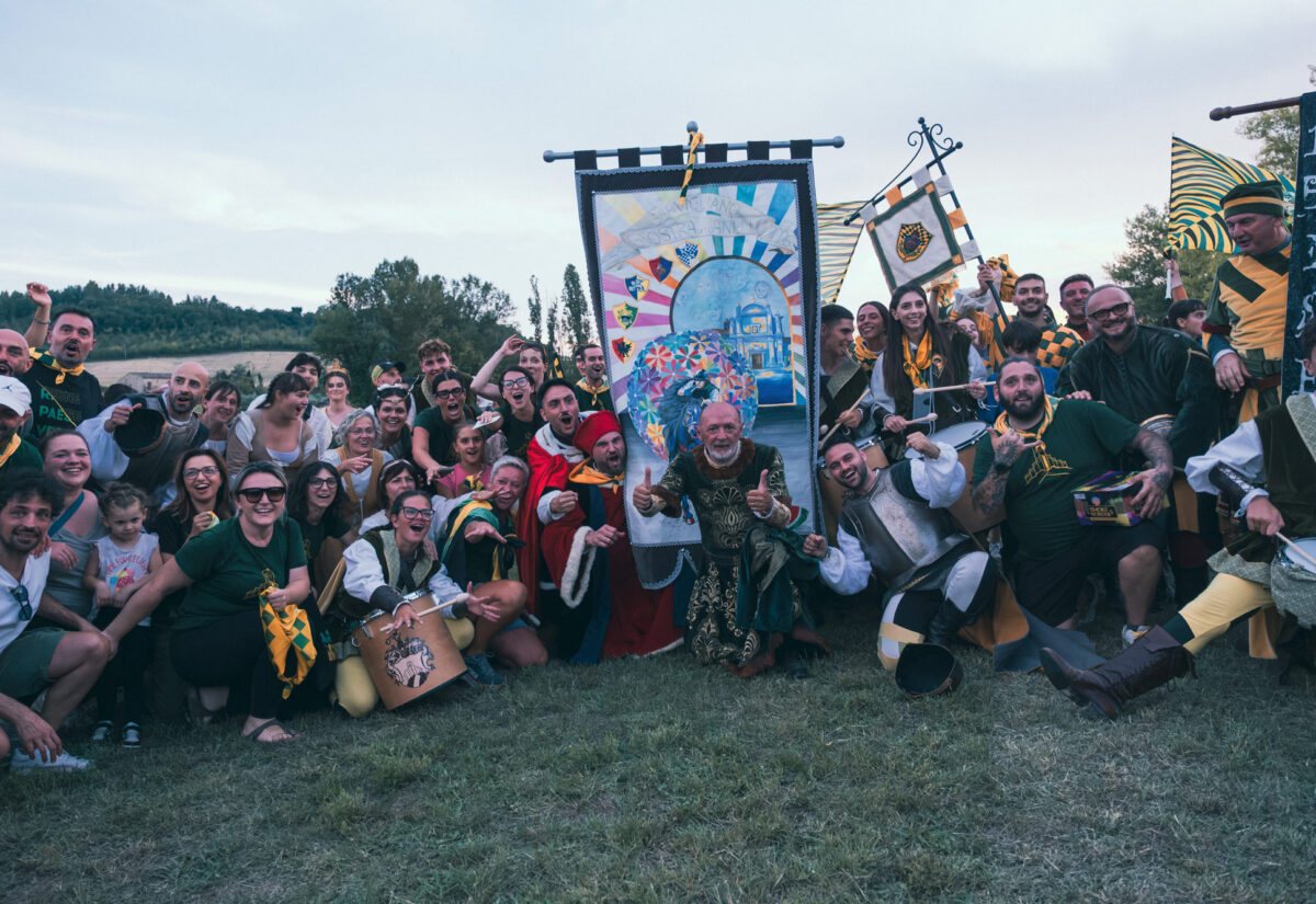 Il Rione Paese Vecchio festeggia la vittoria del Palio 2026 alla Giostra dell’anello di Servigliano